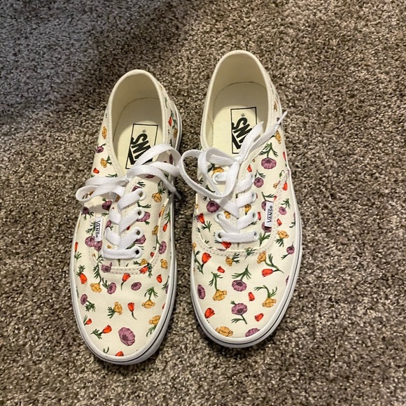 Vans - Picture 1 of 6